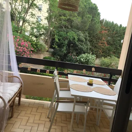 Renove Dans Tranquille ,au Calme,200m De La Avec Parking Prive Apartament