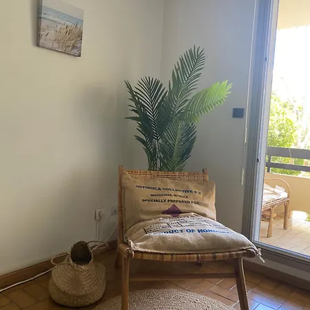 Rénové Dans Résidence Au Calme,200m De La Avec Parking Privé Apartamento